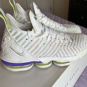 Nike LeBron 16 Buzz Lightyear Size 9